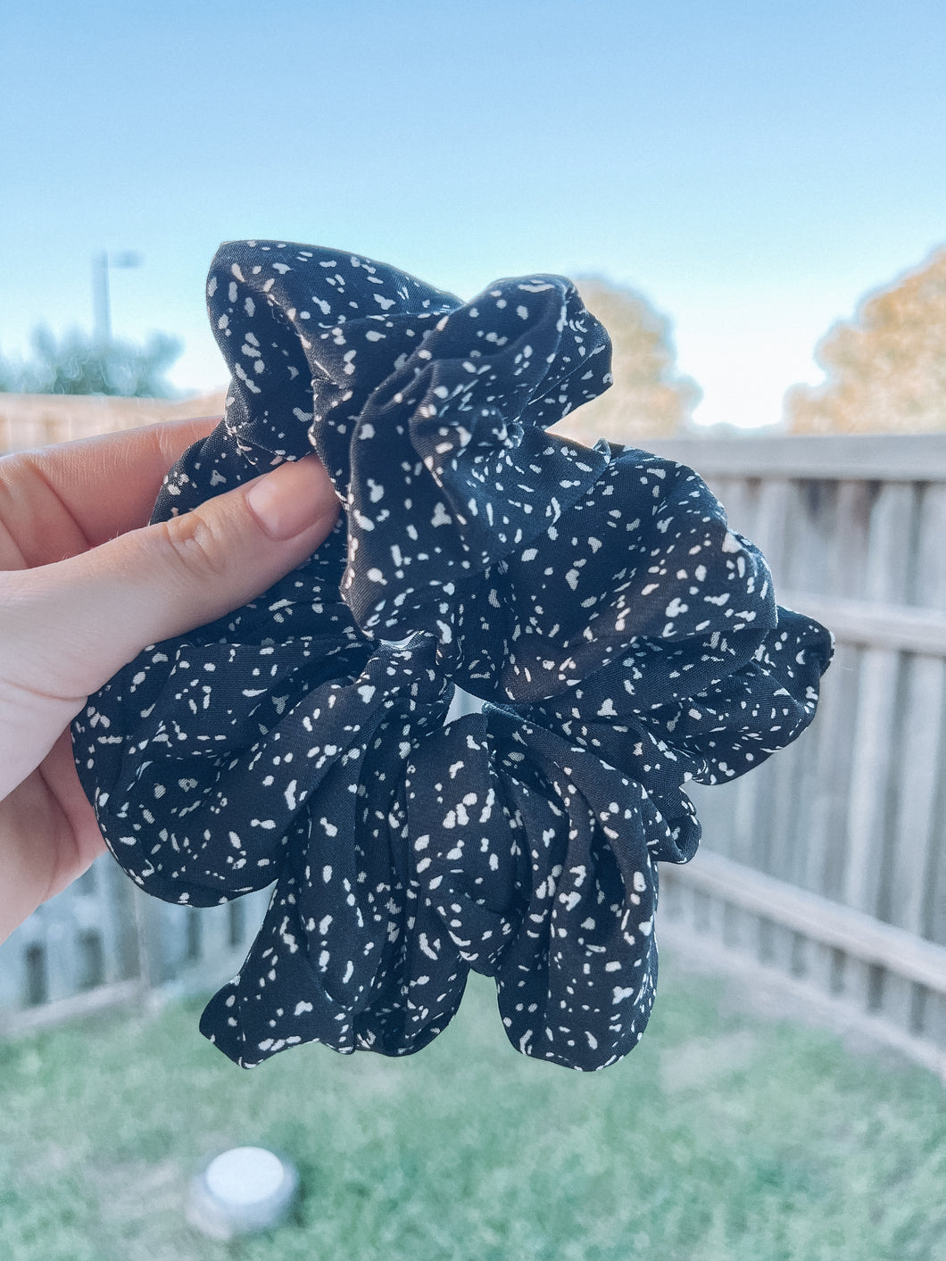 XL BLACK SPECKLED SCRUNCHIE