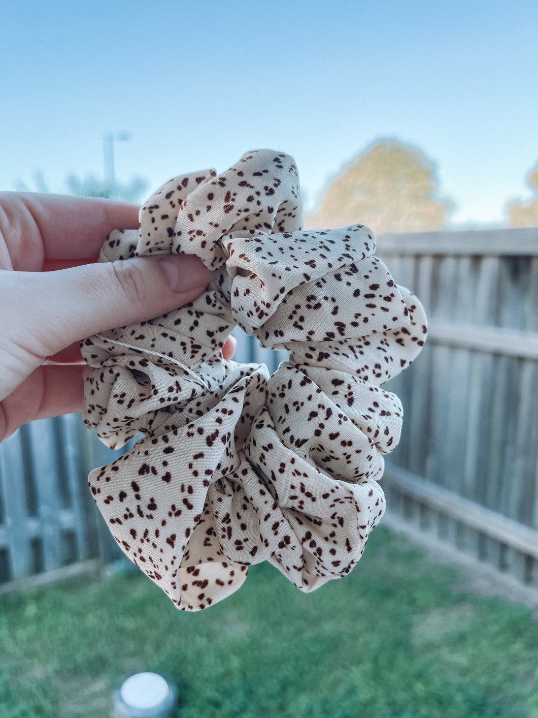 XL CREAM SPECKLED SCRUNCHIE