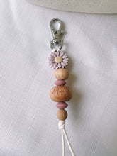 Load image into Gallery viewer, MUM DREAM BEADED KEYCHAIN
